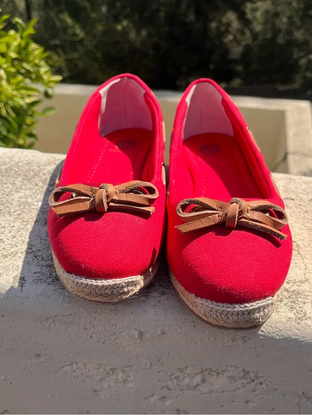 NWOT Talbots flat canvas skimmers with leather lacing - Size 7 1/2